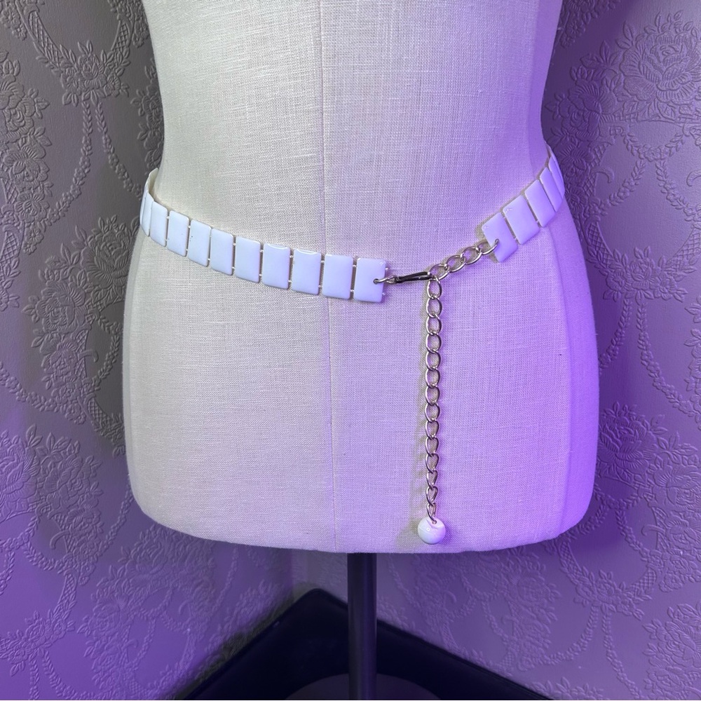 Elegant White Chain Belt vintage plastic